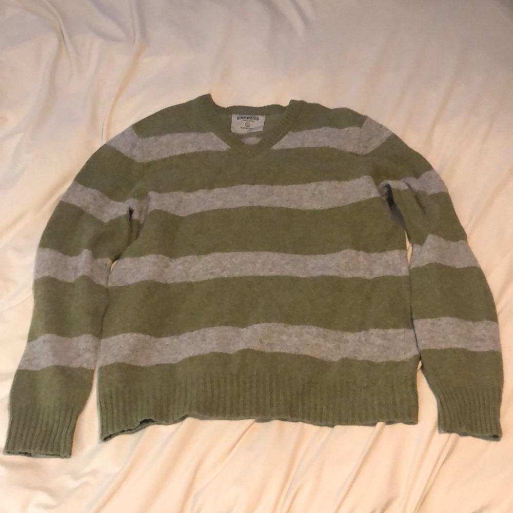 Express v-neck wool sweater Sz Large
